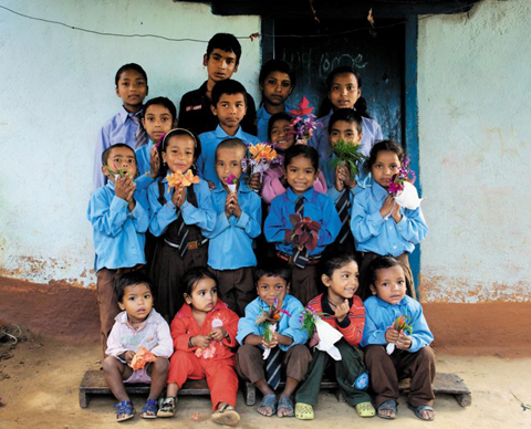 공정무역 홍차로 얻은 수익은, 네팔리족 마을 어린이들이 학교에 다닐 수 있는 힘이 된다. /아름다운 가게 제공