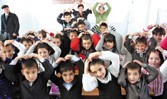 15년 동안 이뤄진 굿네이버스의 지속적인 교육 지원으로 타지키스탄 전쟁고아들이 글로벌 리더로 성장, 꿈을 이루고 있다.