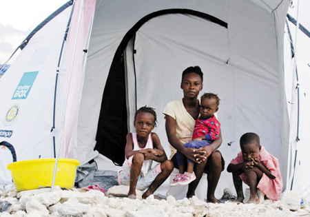  셸터박스는 ‘생명의 박스’다. 갈 곳 없는 이재민들은 셸터박스에서 제공한 텐트에서 길게는 2년까지 산다.
