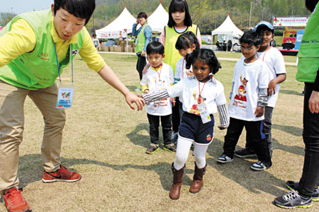 미상_사진_다문화_다문화가족어린이들의축제_2013