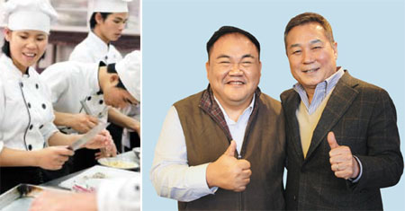 오진권 ㈜이야기가있는외식공간 대표(오른쪽)와 베트남 최초 사회적기업‘코토(KOTO)’를 설립한 지미팸 대표가 함께 포즈를 취했다. 두 사람은 올해‘코토 인 서울(KOTO in Seoul)’을 설립하기로 하고, 구체적인 단계별 사업 계획을 세웠다.