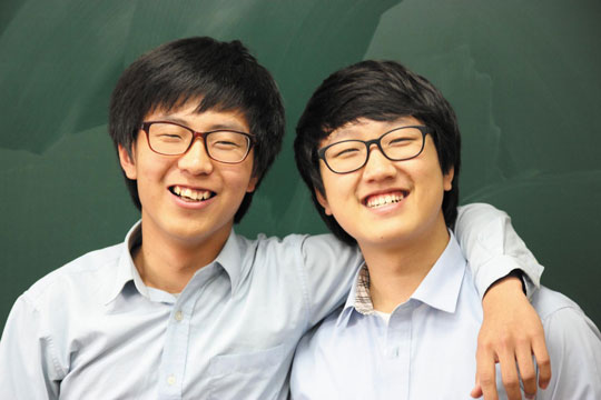 청원고 2학년8반 봉사단체 ‘비밀이에요’의 이상현(17·왼쪽)군과 김병우(17·오른쪽)군.