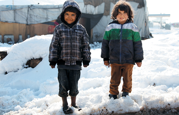 대부분의 시리아 난민 어린이가 신발도 없이 겨울을 나야 한다. 최근 터키 언론은 생후 4개월된 시리아 난민 아기가 저체온증으로 사망했다고 보도한 바 있다. /월드비전 제공