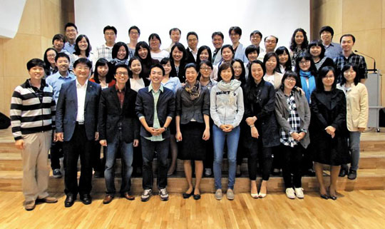 NGO 직원 역량강화는 기부자와 수혜자를 동시에 건강하게 만든다. 한국해외원조단체협의회에서 진행하는 역량강화 프로그램에 참여한 NGO 실무자들의 모습. /한국해외원조단체협의회 제공