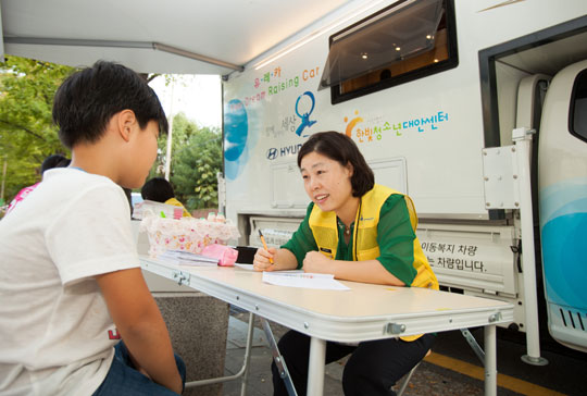 한빛이 운영 중인 캠핑카 상담소 ‘유레카’는 33명의 봉사자와 함께 지난해 500여 명의 아이들을 만났다. /현대자동차·한빛청소년대안센터 제공
