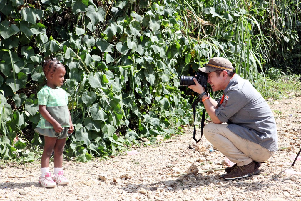 (사진제공=월드비전)2013년 10월 아이티 케빈스쿨을 방문한 이광기 홍보대사 가족(5)