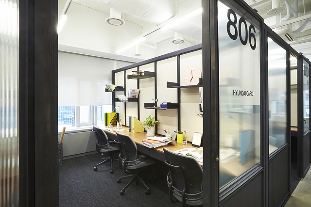 현대카드 스튜디오 블랙의 독립 사무실. 크기는 1인실부터 10인실까지 다양하다.ⓒ현대카드 스튜디오 블랙