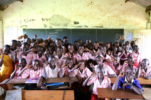 지난 4월 18일, 우간다 카킨도의 키카야 초등학교 학생들이 포즈를 취했다. ⓒ월드비전