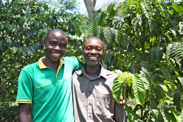 우간다 카킨도 지역에서 만난 이리자부씨(오른쪽). ⓒ월드비전