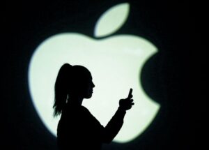 애플은 다음 달 4일 주주총회에서 '강제 노동 상품 금지법' 시행에 따른 대책 마련을 요구하는 주주들의 제안에 관한 표결을 진행할 예정이다. /로이터 연합뉴스