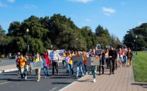 미국 스탠퍼드대학교 학생들이 대학 기금의 화석 연료 산업 투자 철회를 요구하는 시위를 벌이고 있다. /FFFC 제공