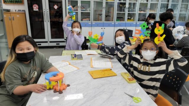 현대차정몽구재단이 농산어촌 초등학교의 교육격차 해소를 위해 운영하는 '온드림스쿨'에 참여한 학생들. /현대차정몽구재단 제공