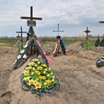 우크라이나 소도시 부차에 러시아 공격으로 숨진 민간인들의 묘역이 조성됐다. /AFP 연합뉴스