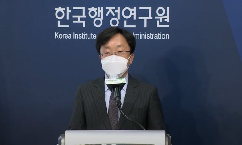 이호무 에너지경제연구원 실장이 26일 열린 한국행정연구원 정책세미나에서 '시장 기능 기반의 탄소중립 추진'을 주제로 발표하고 있다. /한국행정연구원 유튜브 캡쳐