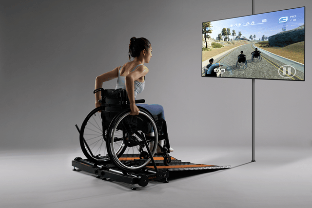 휠체어 이용자가 스스로 트레드밀(treadmill·러닝머신)에 탑승해 운동할 수 있도록 한 ‘휠리엑스’ 운동 기기. /캥스터즈 제공