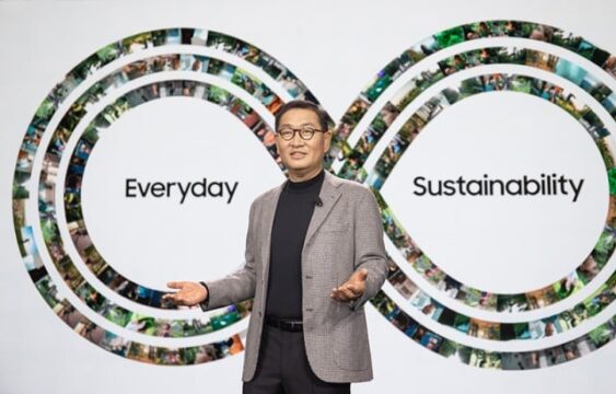 지난 1월 한종희 삼성전자 DX부문 부회장이 미국 라스베이거스에서 'CES 2022'기조연설을 하고 있다. /삼성전자 제공