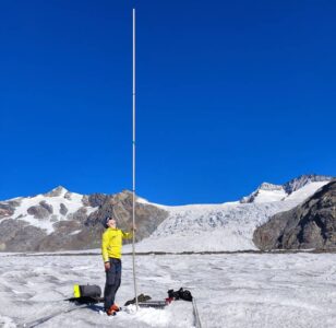 지난 1년 동안 그레이트 알레치 빙하 중심부에 있는 콘코르디아플라츠 지점에서만 6m가 넘는 얼음이 녹았다. /스위스과학원(SCNAT) 제공