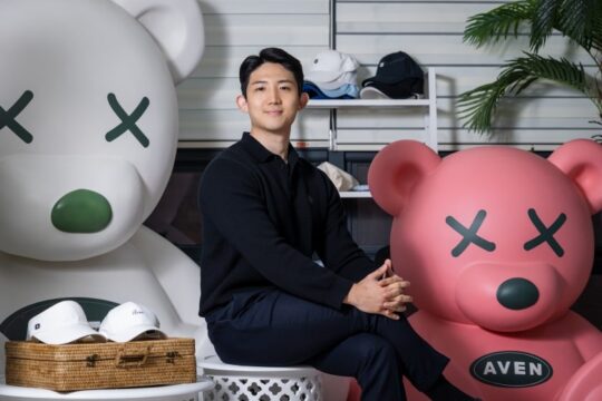 3일 서울 영등포구 리드원지식산업센터에서 이민재 쿨베어스 대표가 친환경 골프웨어 브랜드 에이븐 제품을 소개하고 있다. /이건송 C영상미디어 기자