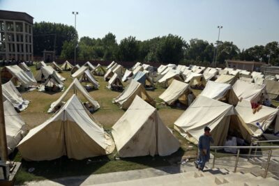 파키스탄 차르사다 지역에 설치된 임시보호 수용소. /AP 연합뉴스