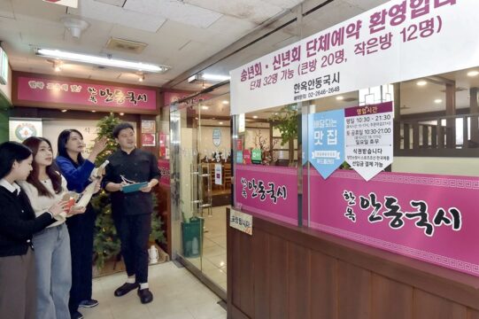대상을 수상한 숙명여자대학교 ‘같이가게’ 팀은 서울 양천구에 위치한 ‘한옥안동국시’ 매장에 빅데이터 컨설팅을 진행해 메뉴를 새롭게 구성하고, 온라인 채널을 정비해 전월 대비 매출이 23% 상승하는 성과를 거뒀다. /KT