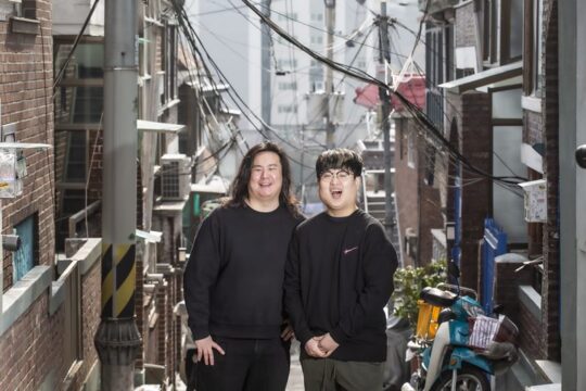 지난 10일 만난 유승규(왼쪽) 안무서운회사 대표와 고립 경험 당사자 안윤승씨. 안무서운회사는 고립청년들이 단계적으로 사회로 다시 나올 수 있도록 지원한다. /김종연 C영상미디어 객원기자