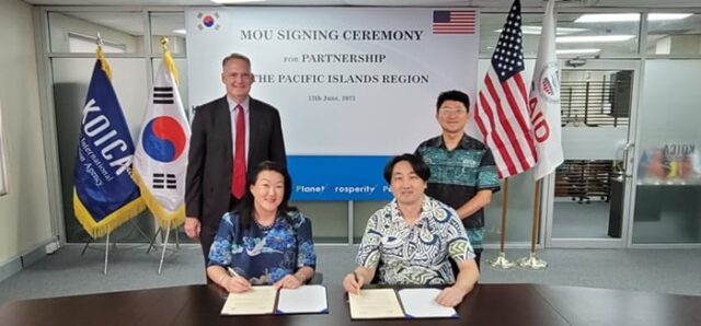 12일 오전(현지 시각) 피지 수도 수바에 위치한 코이카 피지사무소에서 ‘코이카-USAID 간 보건․환경․신재생에너지 분야 포괄적 협력을 위한 양해각서(MOU) 체결식’이 열렸다. /코이카