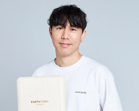 버섯 균사체로 스티로폼 대체제를 생산하는 어스폼의 정성일 대표는 "균사체를 활용한 생분해성 스트로폼은 유해물질을 발생시키지 않고 포장재, 완충재, 단열재 등 다양하게 활용된다"고 말했다. /어스폼