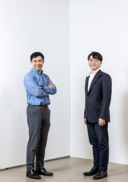 알렉스 에드먼스(왼쪽) 런던비즈니스스쿨 교수와 신현상 한양대학교 경영대학원 교수가 서울 중구 아트조선스페이스에서 만나 ESG경영과 기업의 사회적 가치에 대한 대담을 나눴다. /양수열 C영상미디어 기자