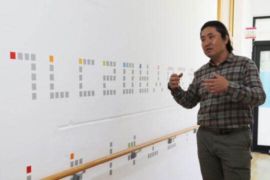 김재식씨는 올해로 11년째 지역의 작은 학교들을 대상으로 도색 봉사를 실천하고 있다. 그에게 새 옷을 선물 받은 학교는 지금까지 무려 100여곳에 달한다. /KT