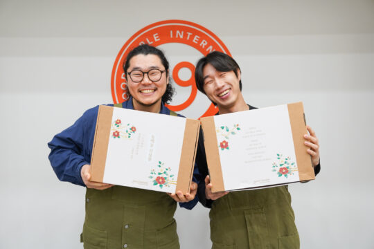 굿피를과 럽딜리버리가 여성의 날을 맞아 취약계층 여성청소년에게 생리대, 비누, 영양제 등 생필품이 담긴 선물함을 제공한다. /굿피플