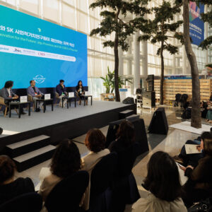 지난 29일 '2025 제주포럼'에서 열린 '제주도와 SK 사회적가치연구원이 제안하는 지역 혁신' 세션에서 'SPC가 지역 혁신의 새로운 경로가 될 수 있는가'를 주제로 토론이 진행되고 있다. /SK 사회적가치연구원