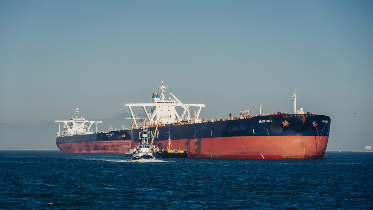 작년 정부가 지원한 기후정책자금 94조 원 중 17조 6000억원이 LNG 운반선 금융에 투입된 것으로 드러났다. /Unsplash