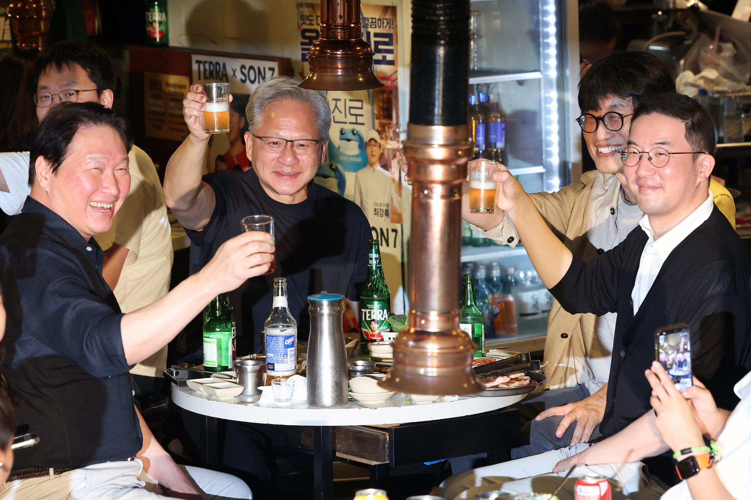 ‘삼소 회동’ 젠슨 황, 한국에 엔비디아 AI 기술센터 설립 추진