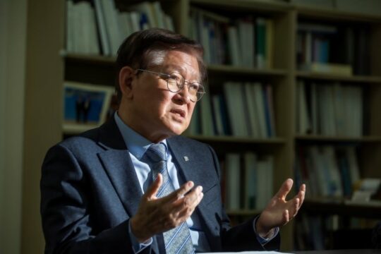 지난 20일 만난 서상목 한국사회복지협의회장은 "매년 투입되는 막대한 복지 예산을 효율적으로 쓰기 위한 정부 차원의 복지 제도 정비가 필요한 시점"이라고 강조했다.