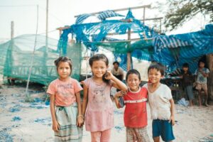 미얀마 군사 정부의 탄압을 피해 국경을 넘어 태국으로 탈출한 난민 어린이들. /지구촌나눔운동 제공