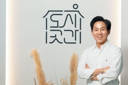 지난 12일 만난 민요한 도시곳간 대표는 "지금까지 지역의 소농들이 도시의 소비자를 만날 수 있는 공간은 거의 없었다"며 "도시곳간이 이들을 연결해 농부들에게는 합리적인 소득을, 소비자에겐 건강한 식품을 제공하는 역할을 해낼 것"이라고 했다. /임화승 C영상미디어 기자