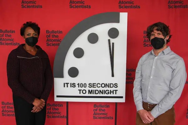 20일(현지 시각) 미국 핵과학자회(BAS)가 ‘지구종말시계(The Doomsday clock)를 공개했다. 시계는 3년째 자정 100초 전을 유지하고 있다. /BAS 제공