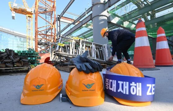 27일부터 시행된 '중대재해처벌법'에 따라 안전수칙과 작업계획서 등을 관행적으로 지키지 않거나, 현장의 의견을 방치해 사고로 이어지면 사업주·경영책임자 등이 처벌받을 수 있다. /뉴스1